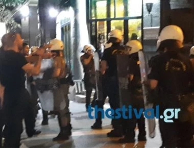 Βίντεο: Ένταση στην πορεία για τη Μακεδονία στο κέντρο της Θεσσαλονίκης